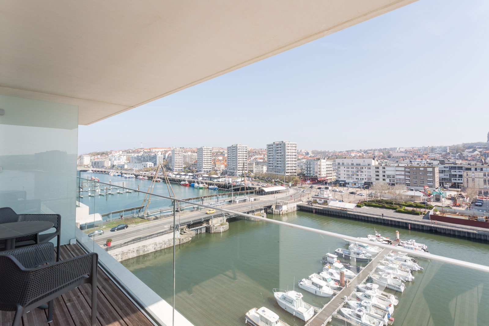 Family suite for 4 people with single beds and balcony