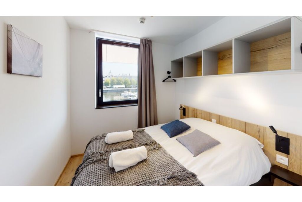 Standard suite for 4 people with bedroom with double bed, Boulogne Sur Mer