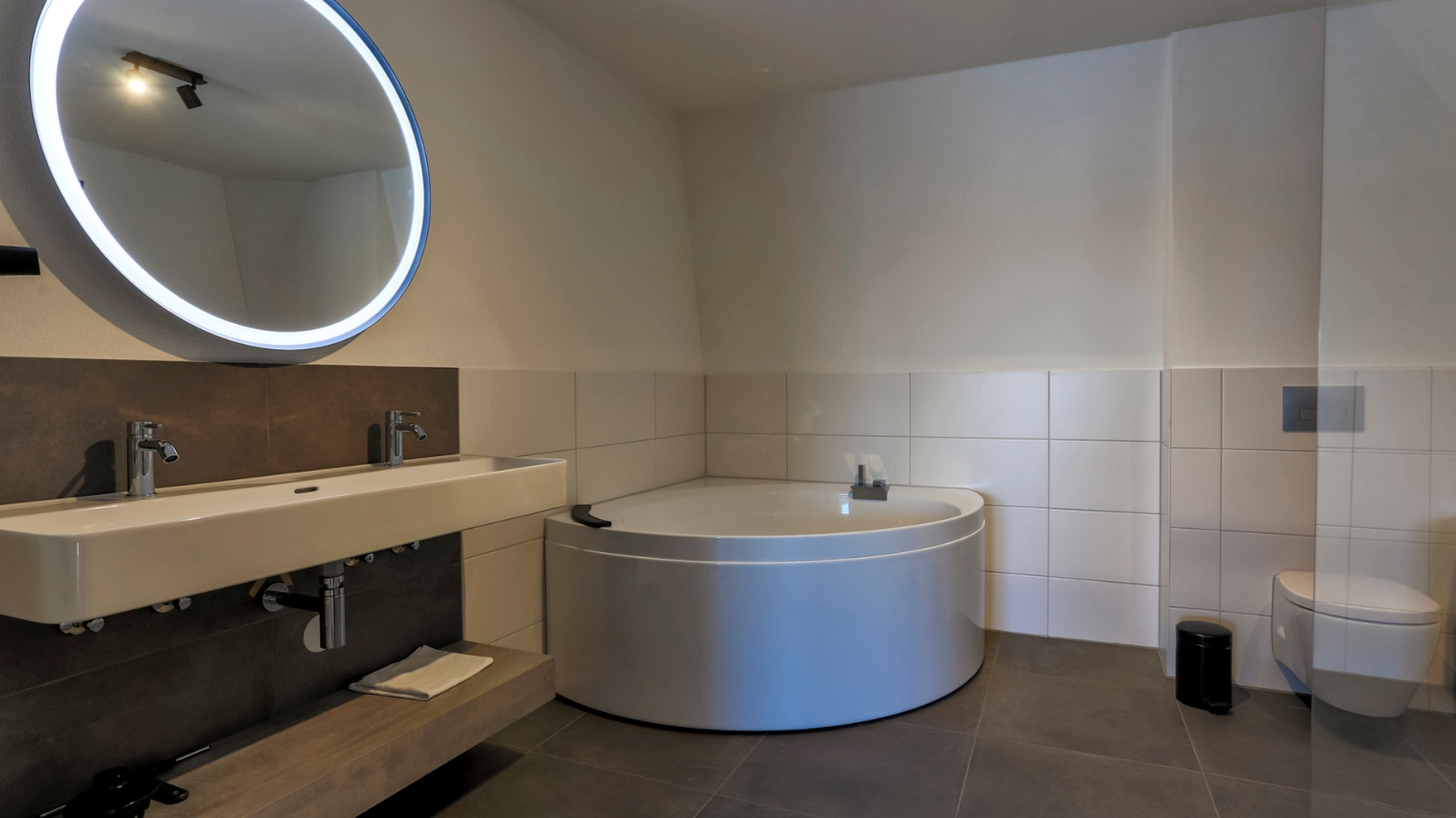 Lake View Penthouse 2p