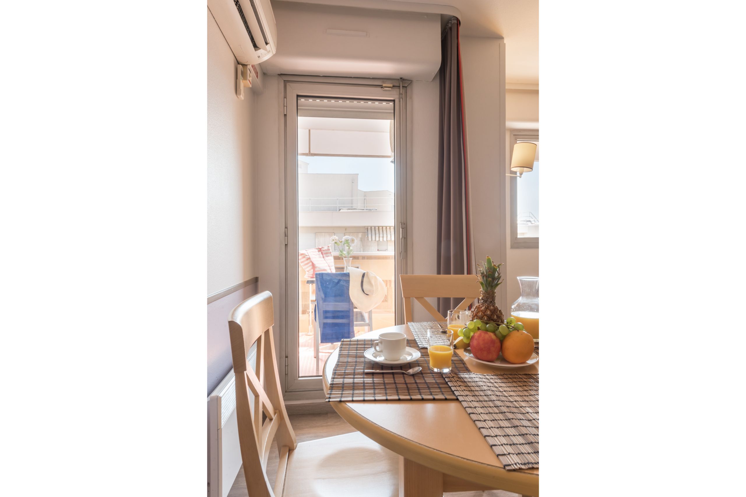 Promenade des Bains S4p balcony, Saint Raphael
