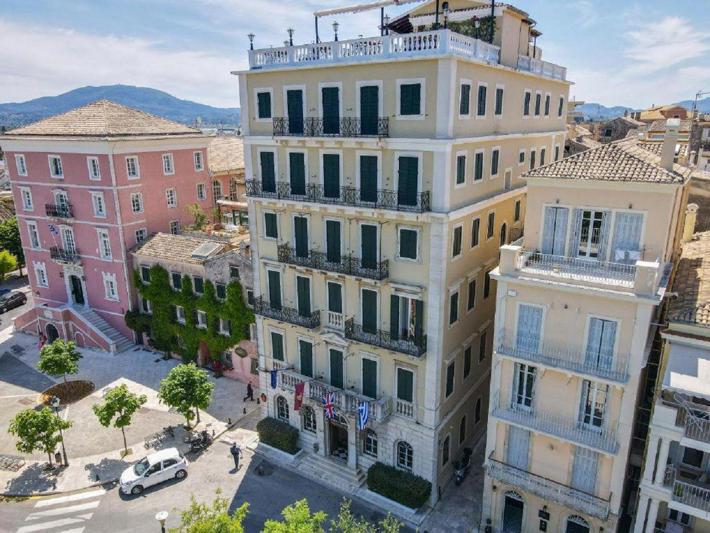Cavalieri, Corfu-stad