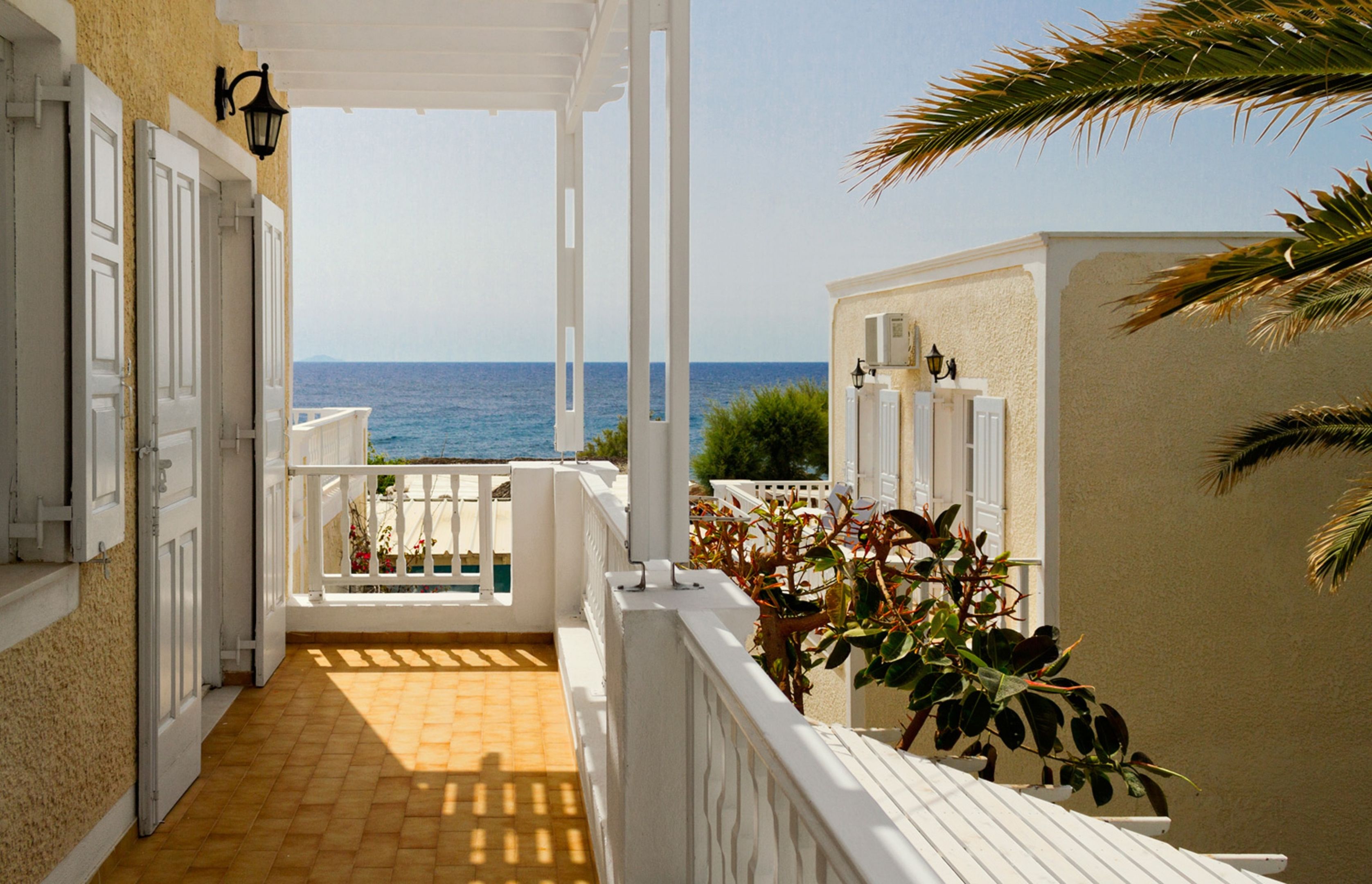 Dolphins Apartments, Kamari