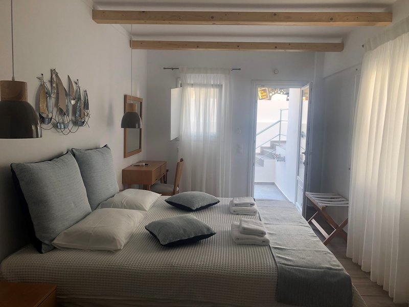 Karidis Hotel, Kamari