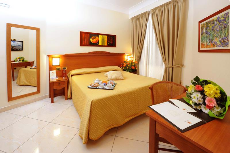 Buono Hotel, Napels