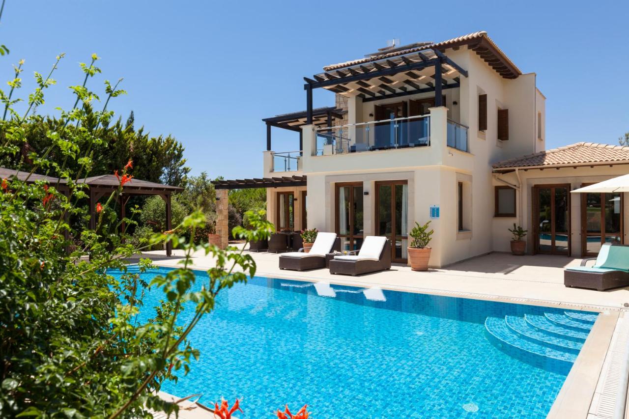 Aphrodite Hills Rentals - Superior Villas, Kouklia