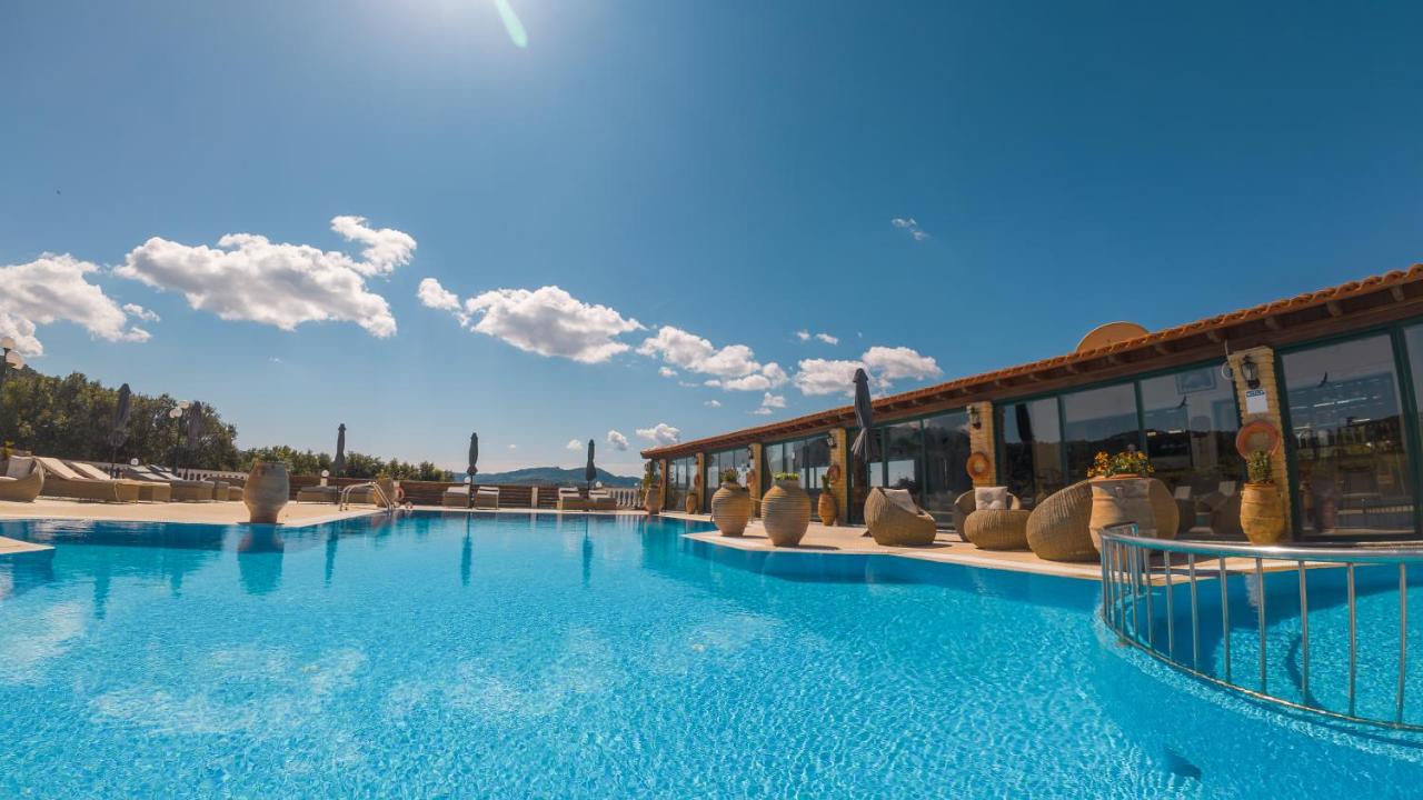 Nikos Apartments