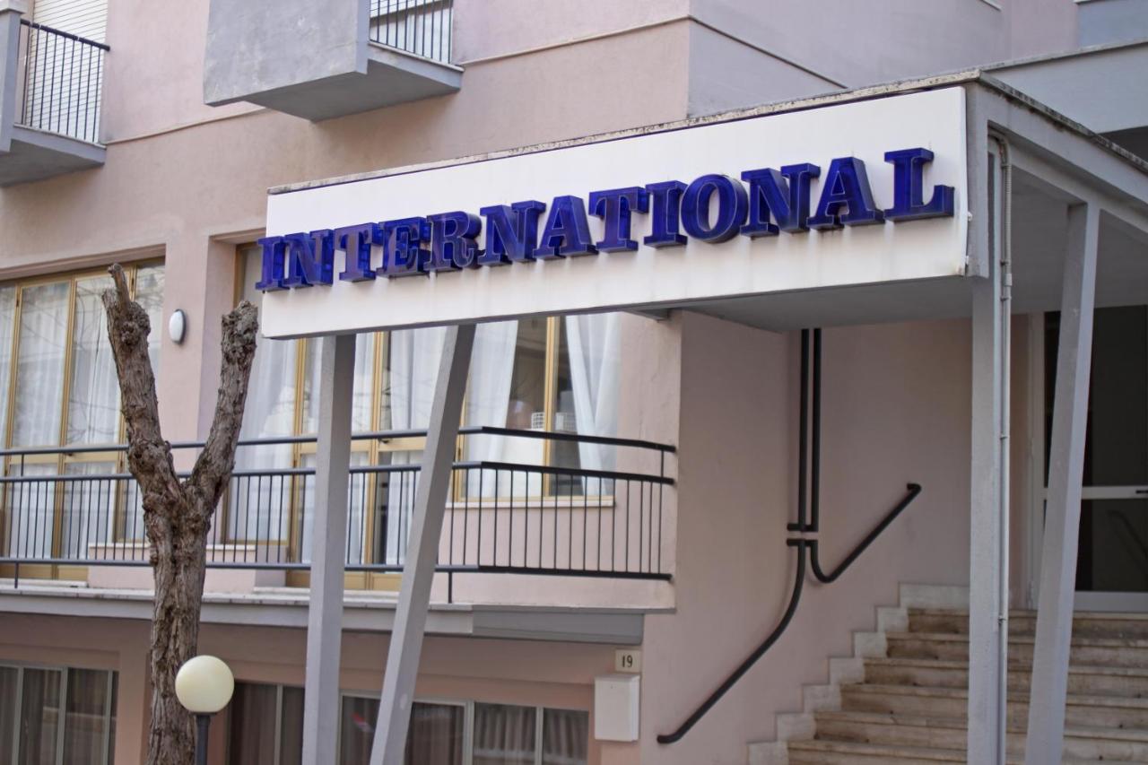 International, Cattolica