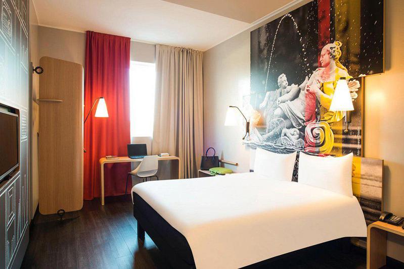 ibis Milano Fiera, Lineren