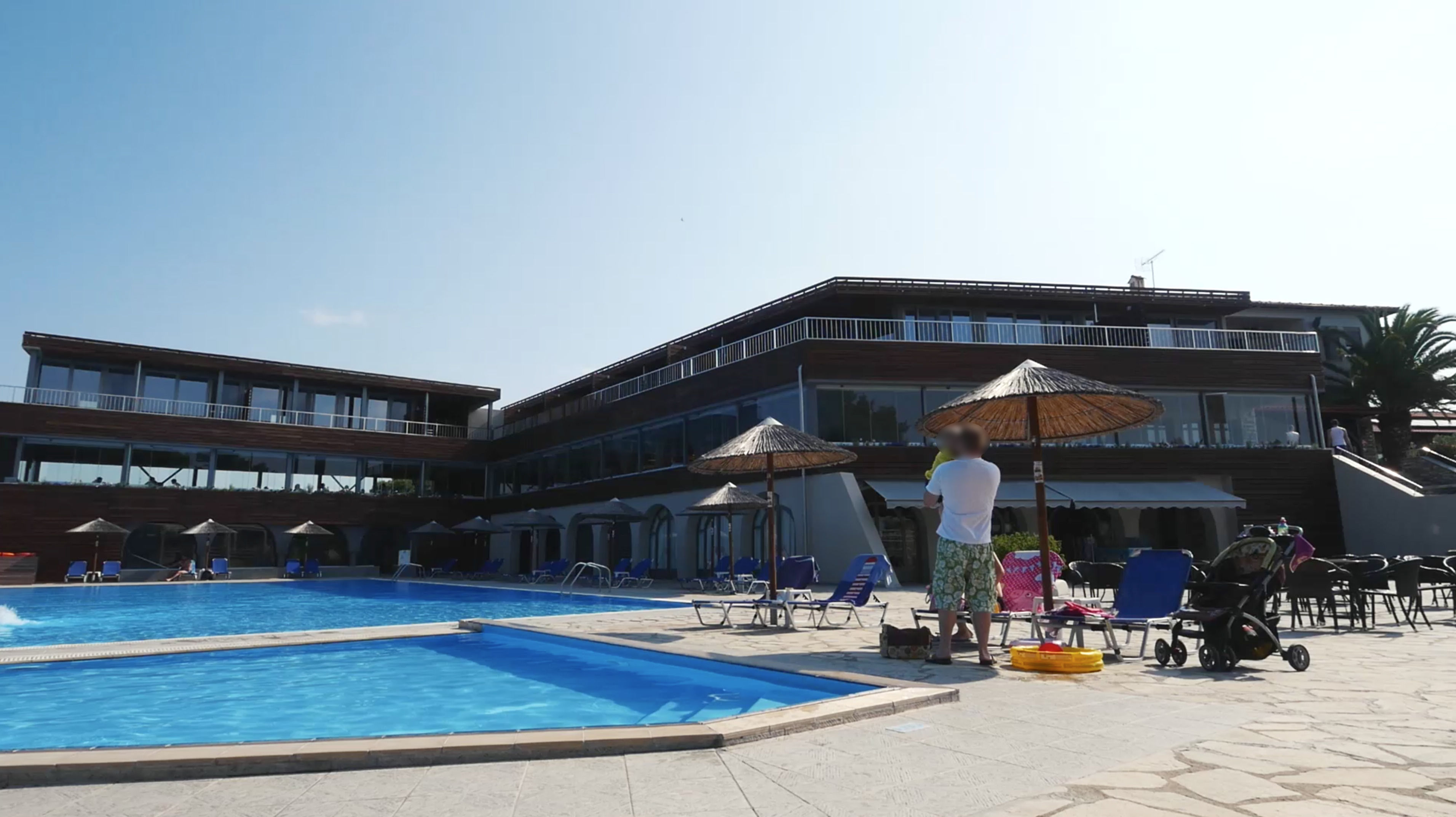 Blue Dolphin Hotel, Metamorfosis