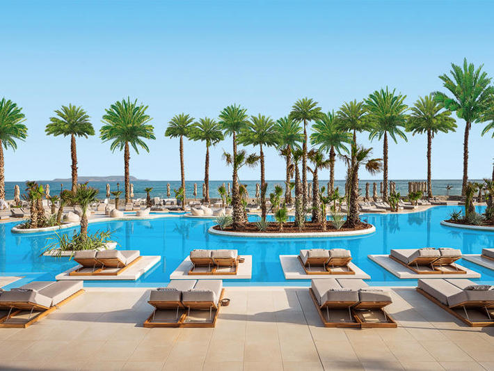Stella Blue Seaside Resort, Analipsis