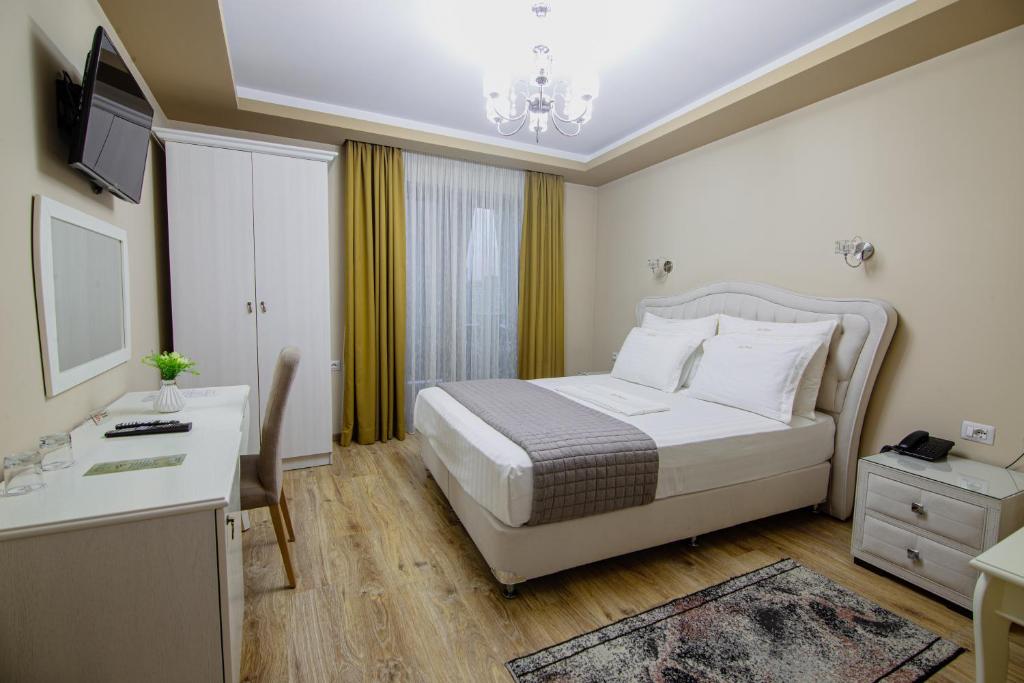 Christi's Hotel Borova, Korçë